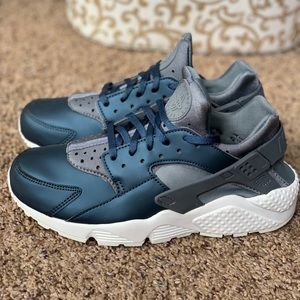 Nike Huarache Women’s